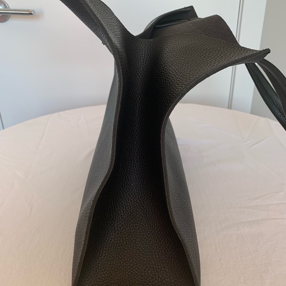 Donna Karan Black Leather unlined tote. Gently used. 15.5x5x13 - Picture 4 of 7